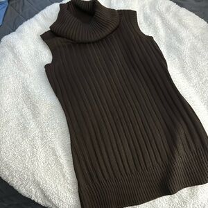Cowl neck sleeveless light sweater